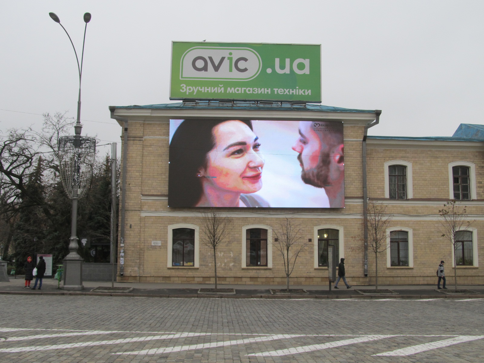 Заказать трансляцию ролика в центре города Харьков